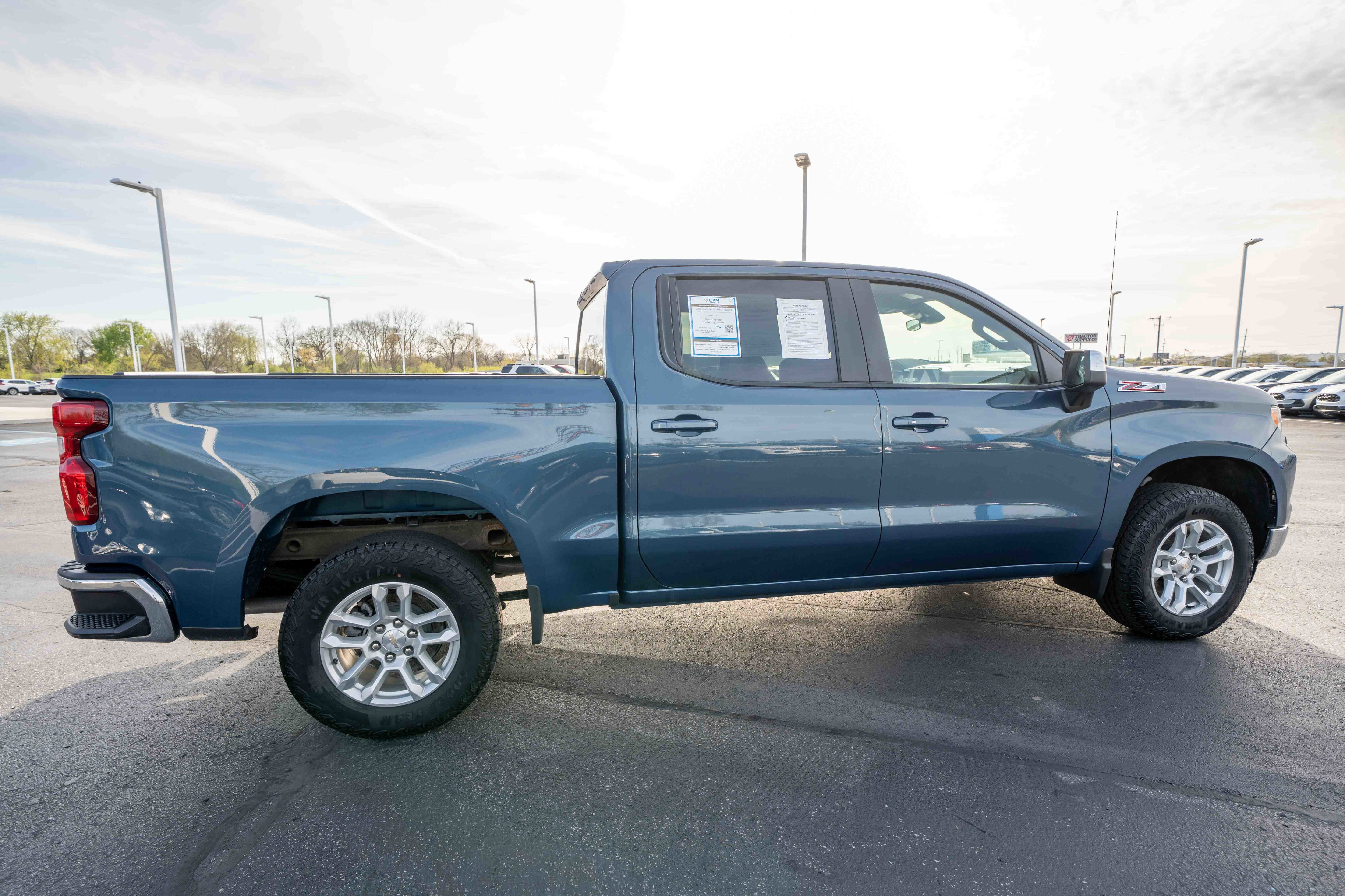 Used 2024 Chevrolet Silverado 1500 LT w/ Z71 Off-Road Package AWD/4WD image 6