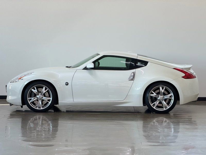 Used 2009 Nissan 370Z Touring w/ Sport Pkg image 4