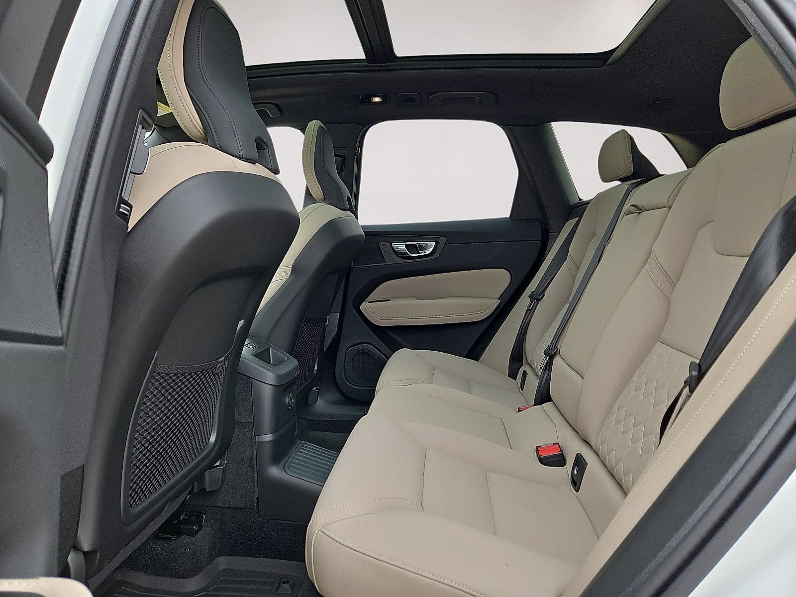 New 2026 Volvo XC60 T8 Plus w/ Protection Package Premier AWD/4WD image 15