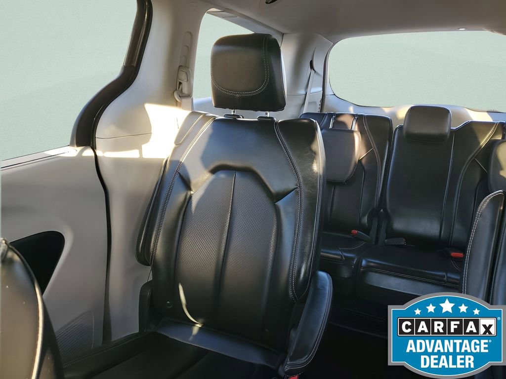Used 2023 Chrysler Pacifica Touring-L image 15