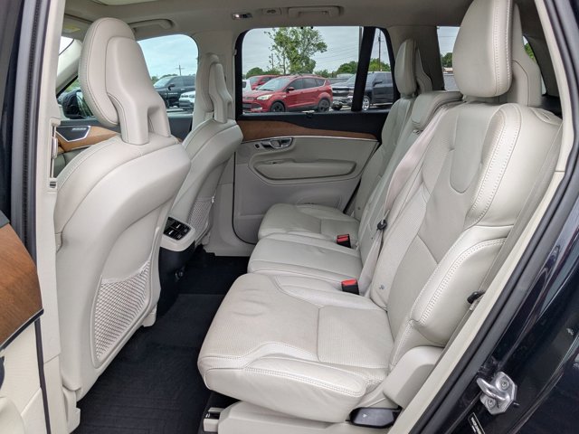 Used 2017 Volvo XC90 T6 Inscription w/ Vision Package image 18
