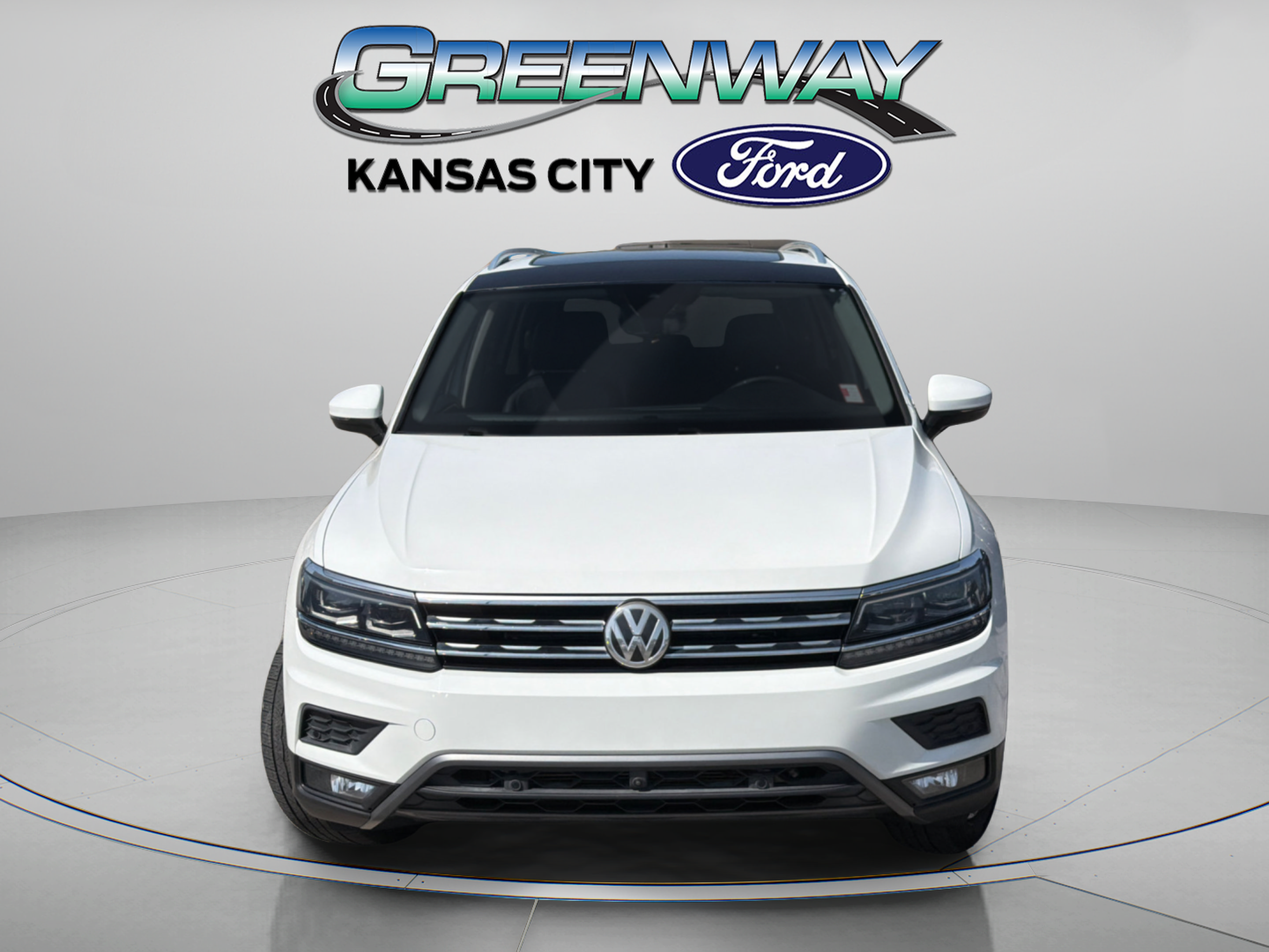 Used 2019 Volkswagen Tiguan SEL Premium AWD/4WD image 2