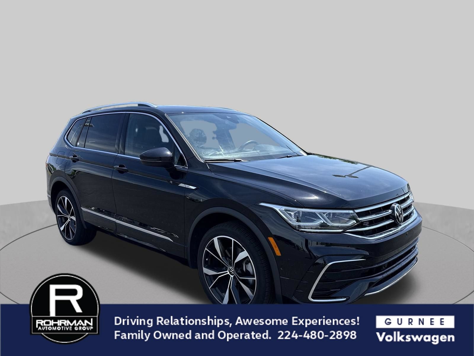 Used 2024 Volkswagen Tiguan SEL R-Line AWD/4WD image 2