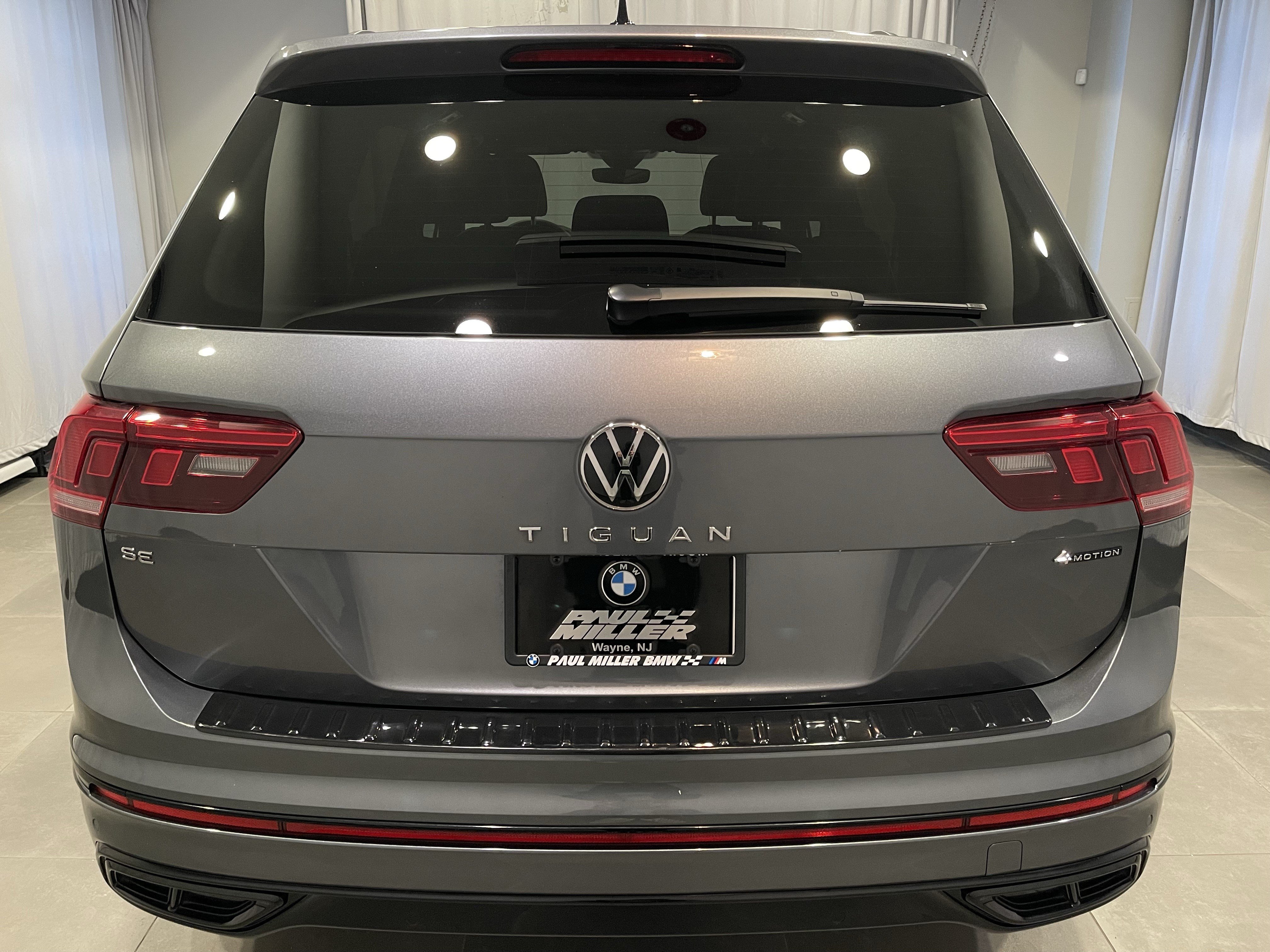 Used 2024 Volkswagen Tiguan SE R-Line AWD/4WD image 5