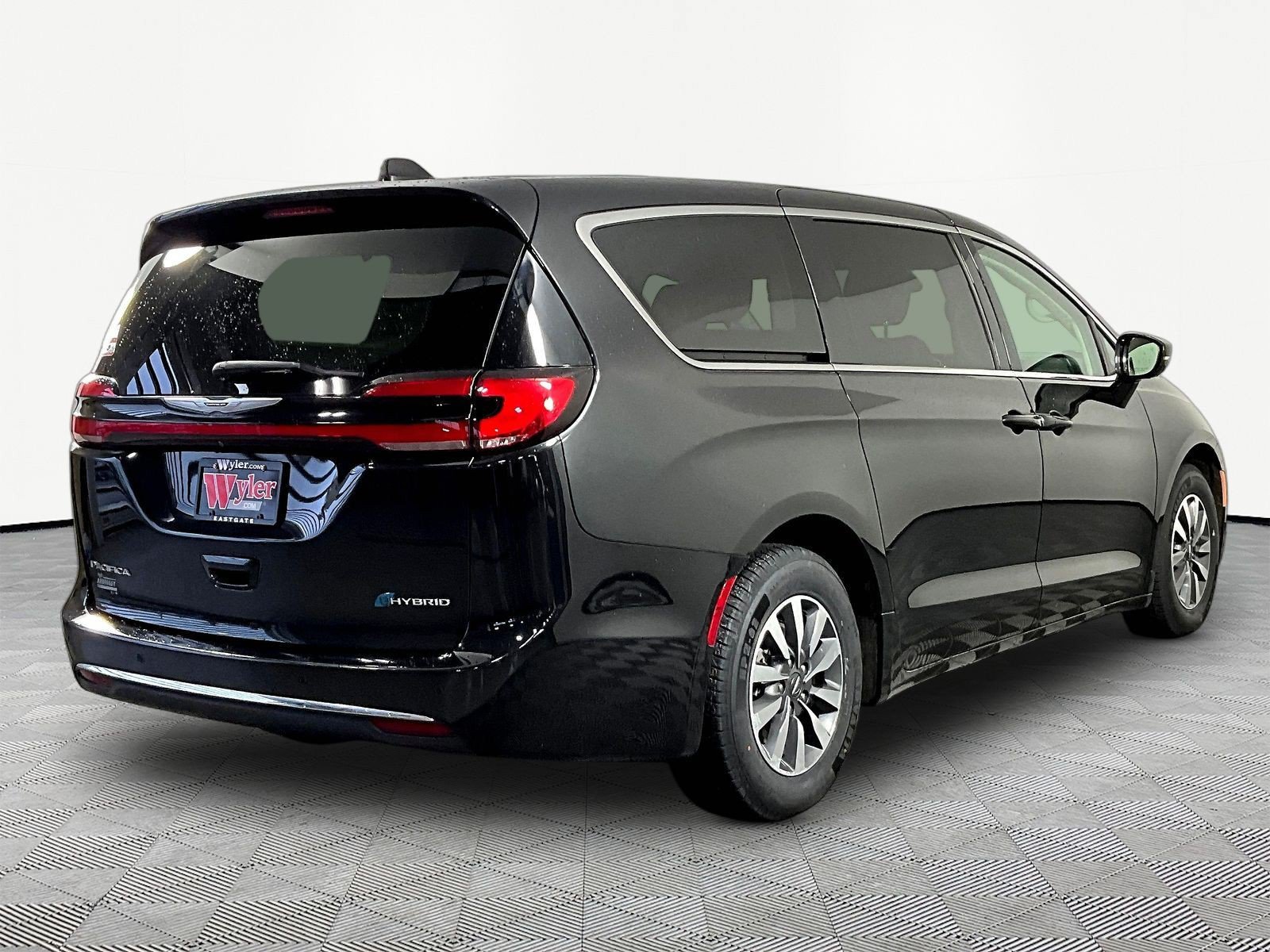 Used 2022 Chrysler Pacifica Touring-L FWD image 6