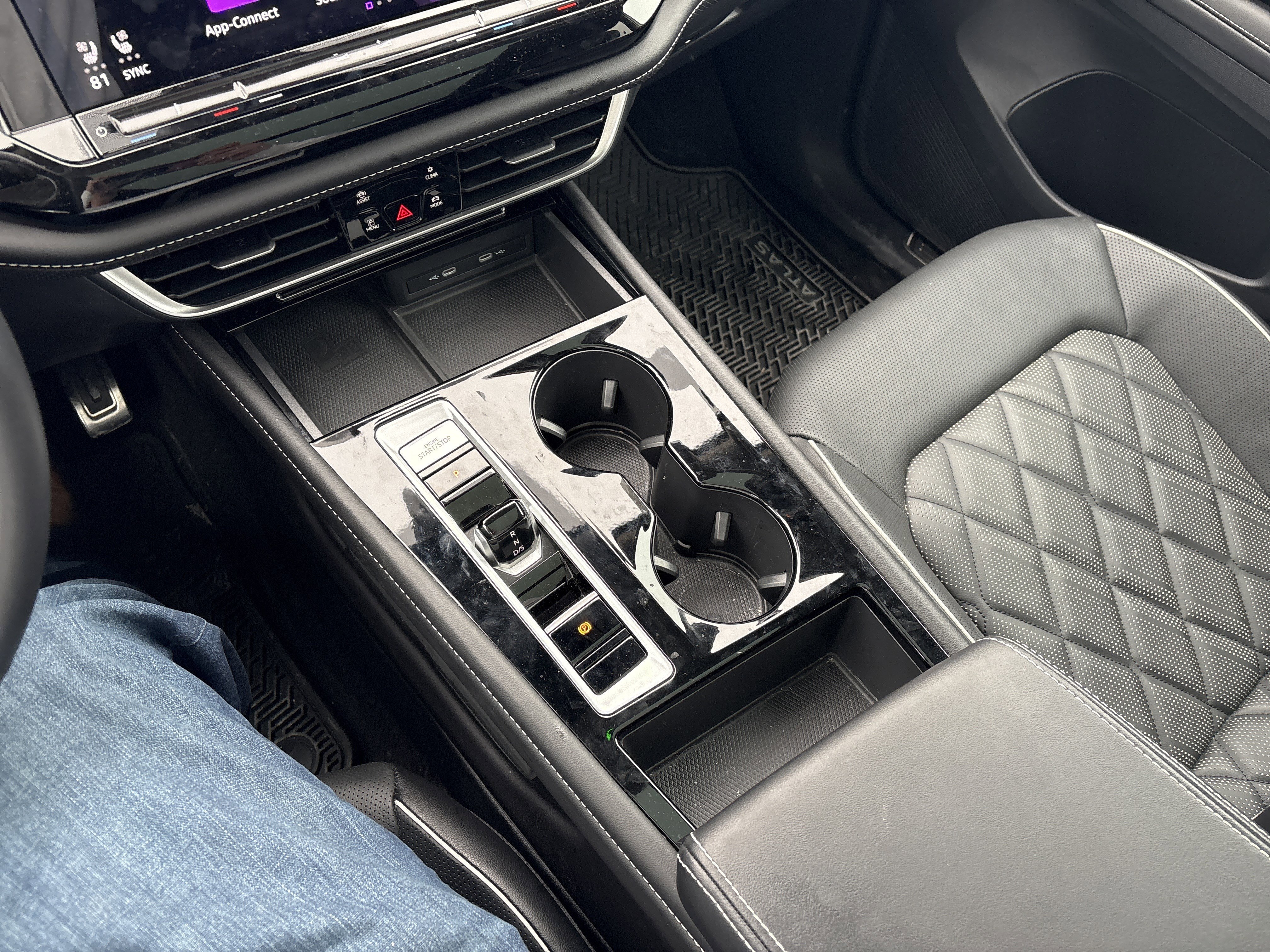 Certified 2024 Volkswagen Atlas SEL Premium R-Line image 34