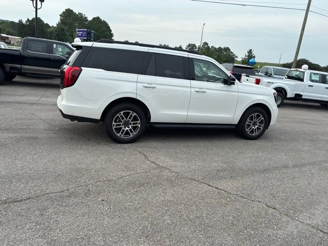 Used 2025 Ford Expedition Active AWD/4WD image 37