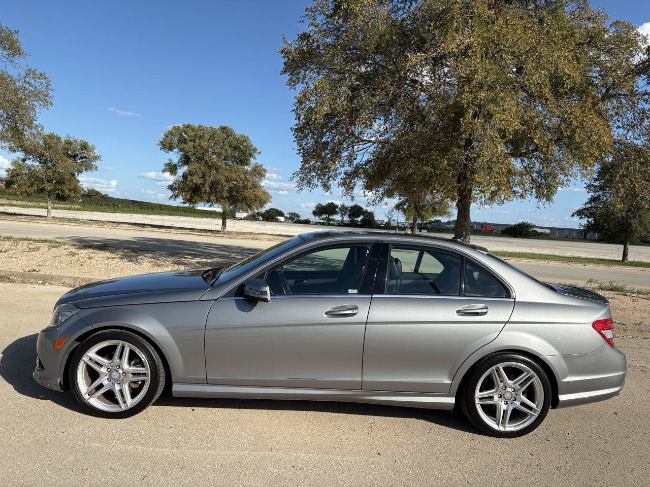 Used 2010 Mercedes-Benz C 300 Sedan image 13