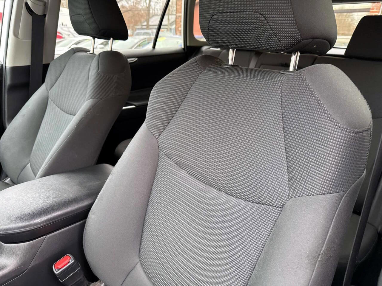 Used 2021 Toyota RAV4 LE w/ Carpet Mat Package (TMS) AWD/4WD image 19