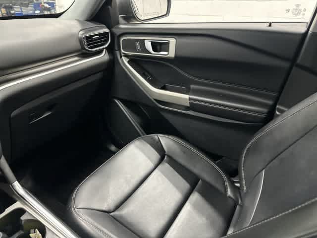 Used 2021 Ford Explorer XLT w/ Equipment Group 202A AWD/4WD image 13