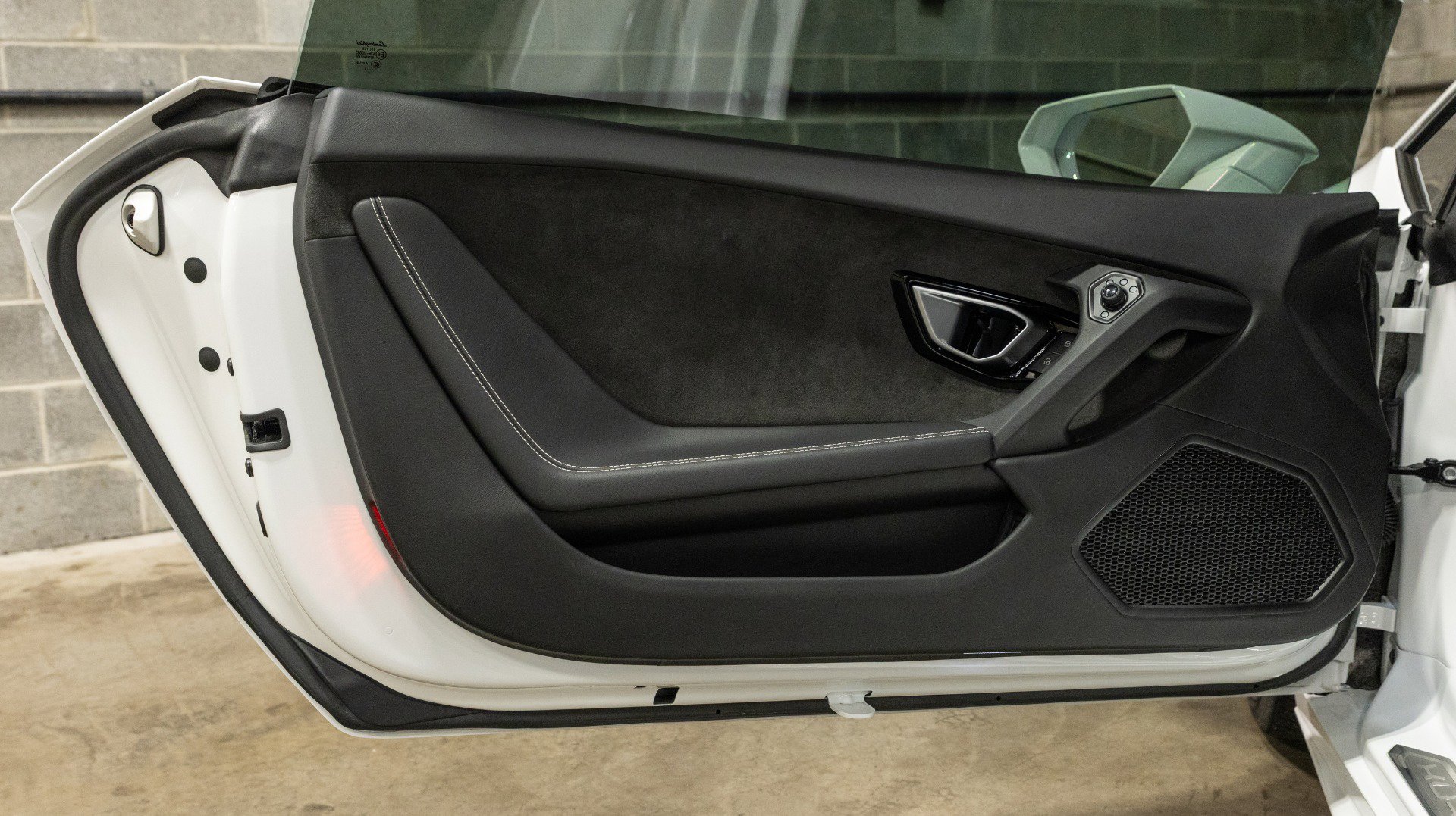 Used 2016 Lamborghini Huracan LP 610-4 image 37