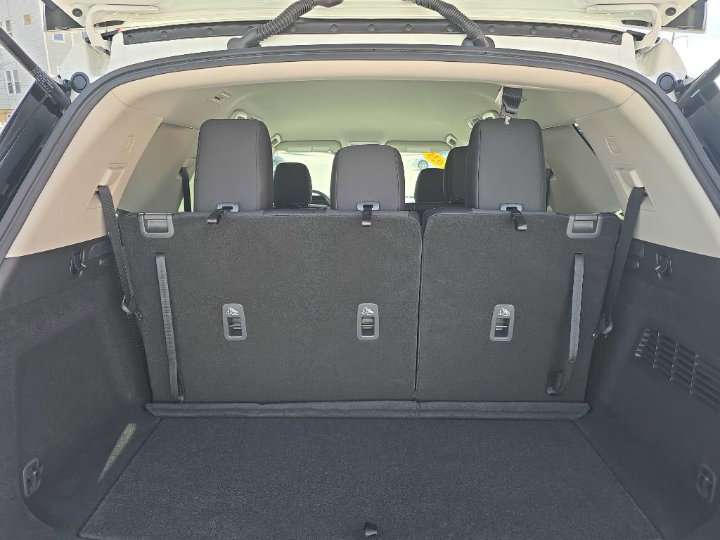 Used 2025 Nissan Pathfinder S image 8