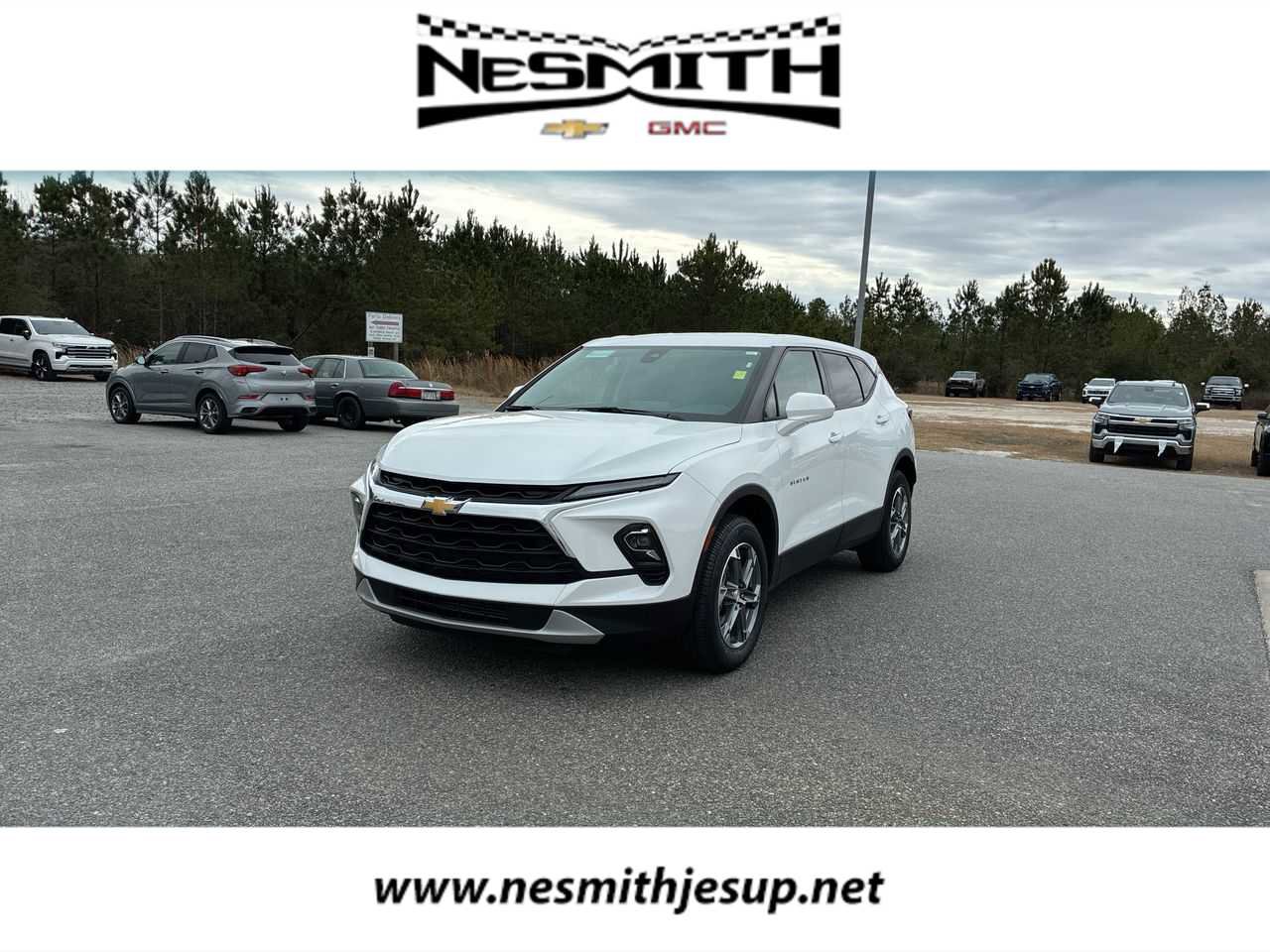 Used 2025 Chevrolet Blazer LT image 1