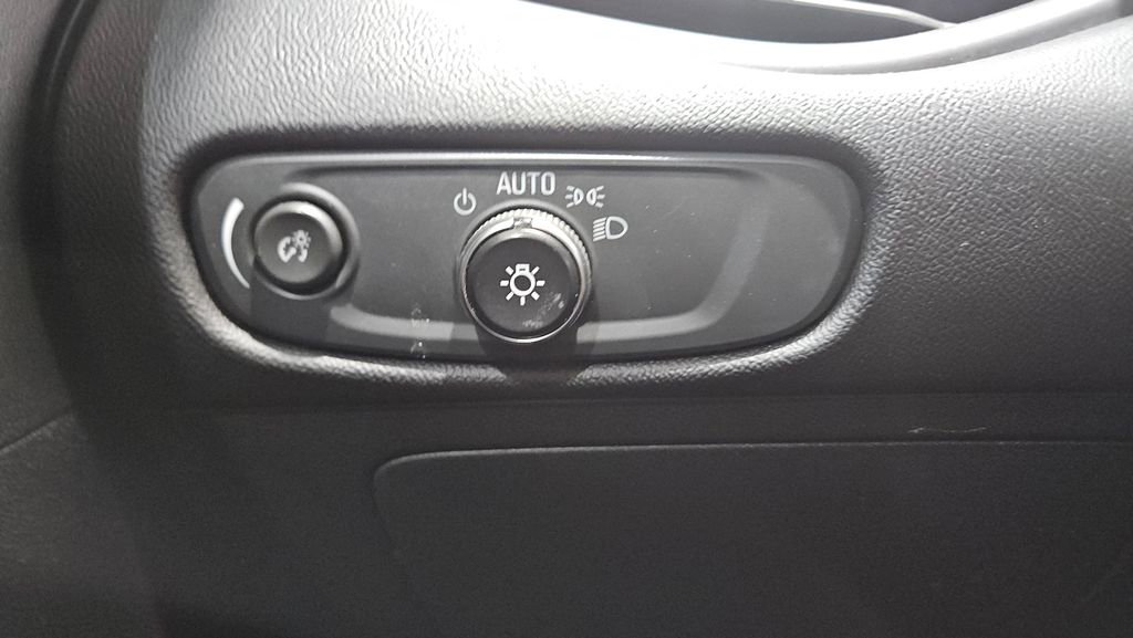 Used 2021 Chevrolet Malibu LS w/ Driver Confidence Package II image 27