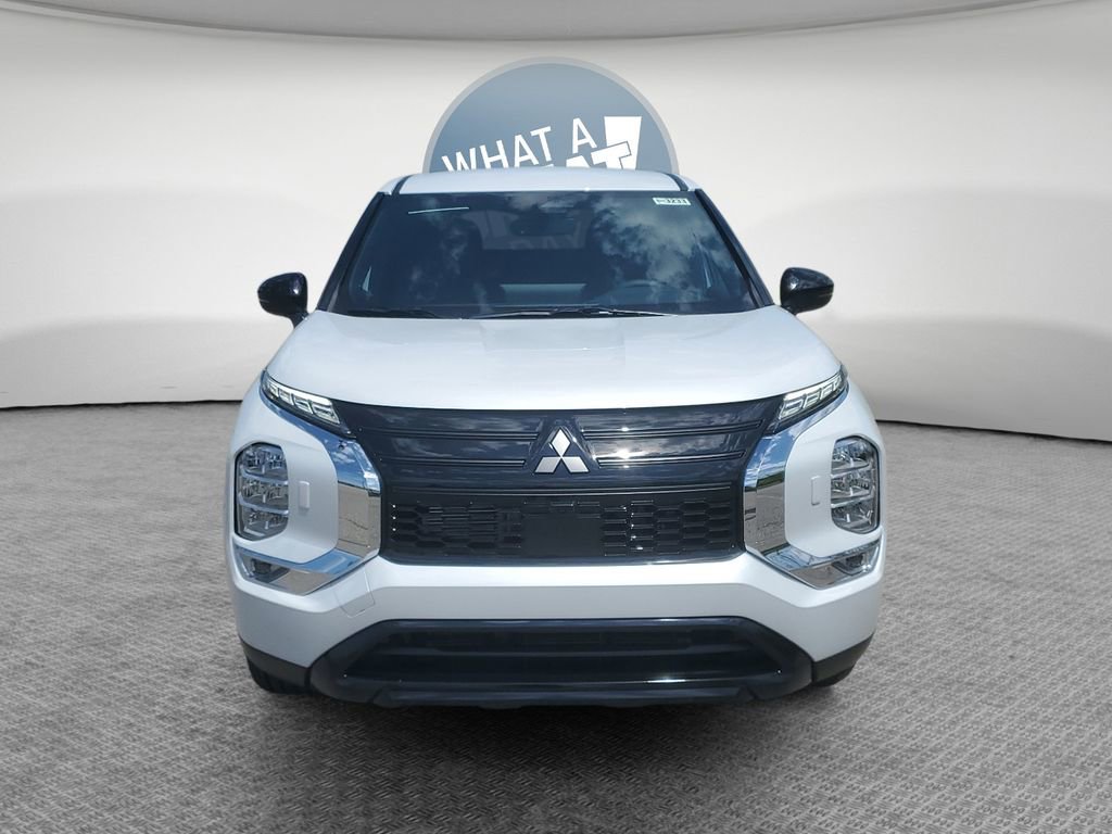 New 2026 Mitsubishi Outlander LE AWD/4WD image 8