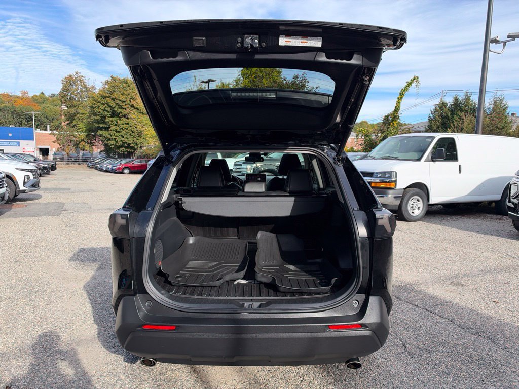 Used 2019 Toyota RAV4 XLE Premium w/ Cold Weather Package AWD/4WD image 5