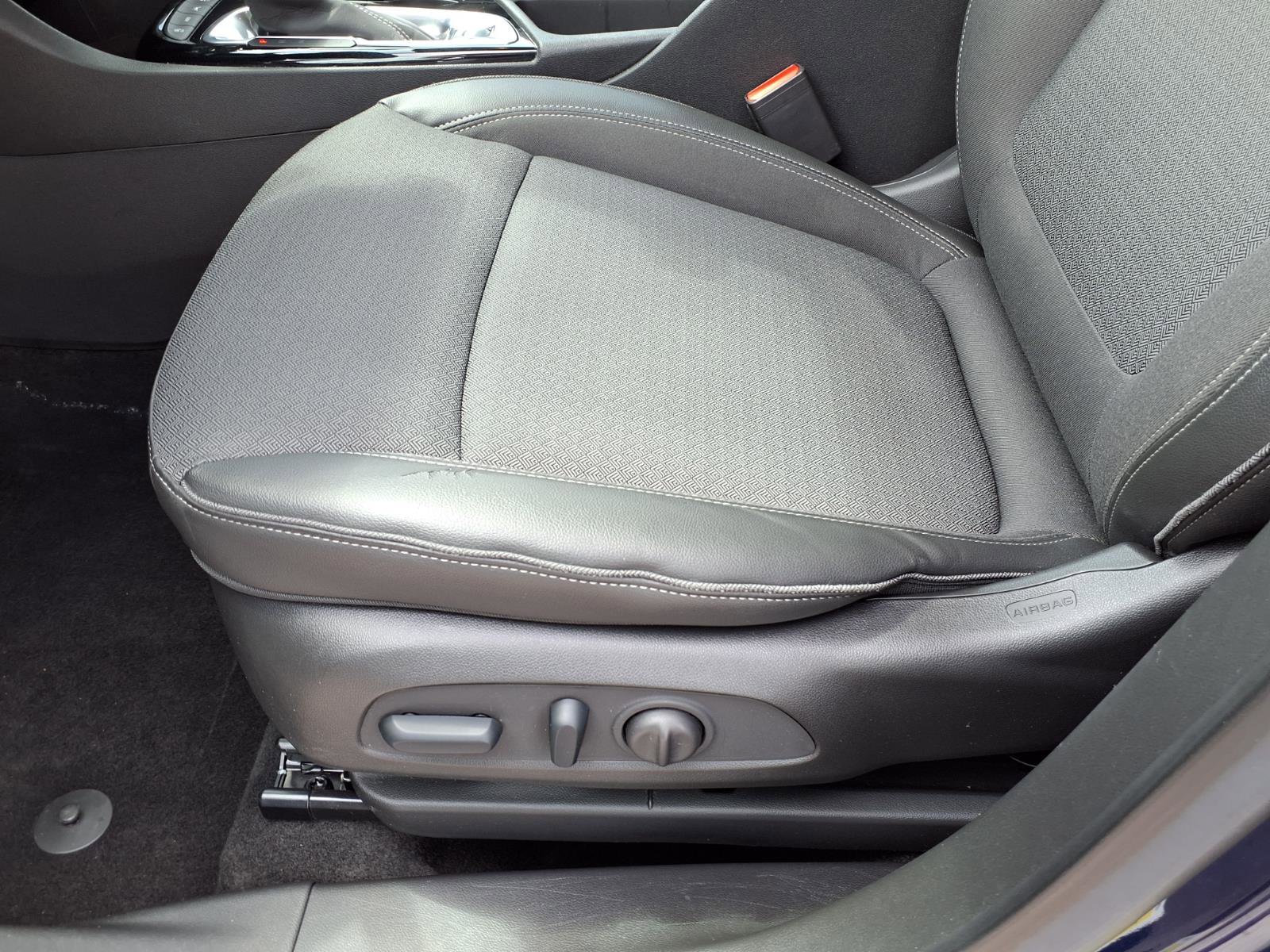 Used 2023 Buick Encore GX Select w/ Safety Package II AWD/4WD image 27
