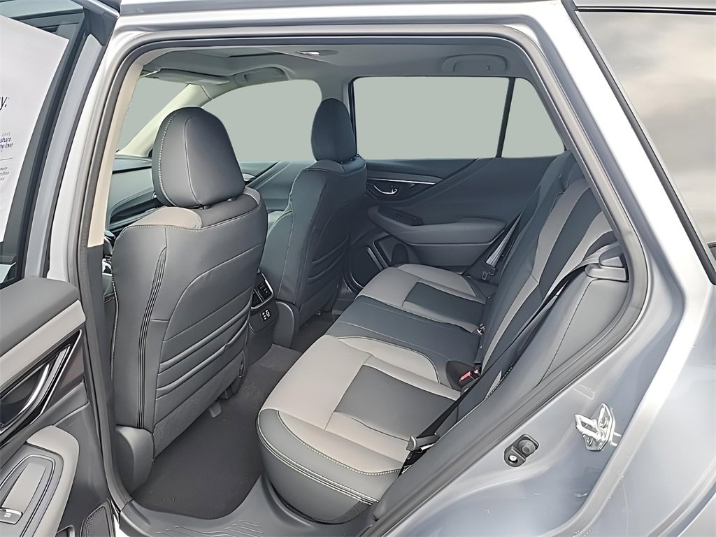 Used 2025 Subaru Outback Onyx Edition image 14