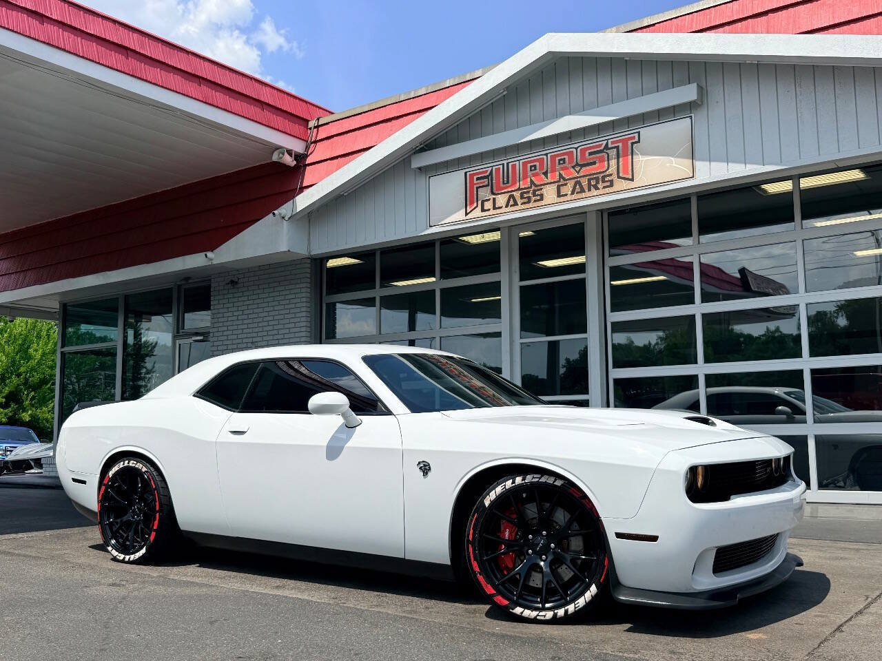 Used 2016 Dodge Challenger SRT Hellcat RWD image 1