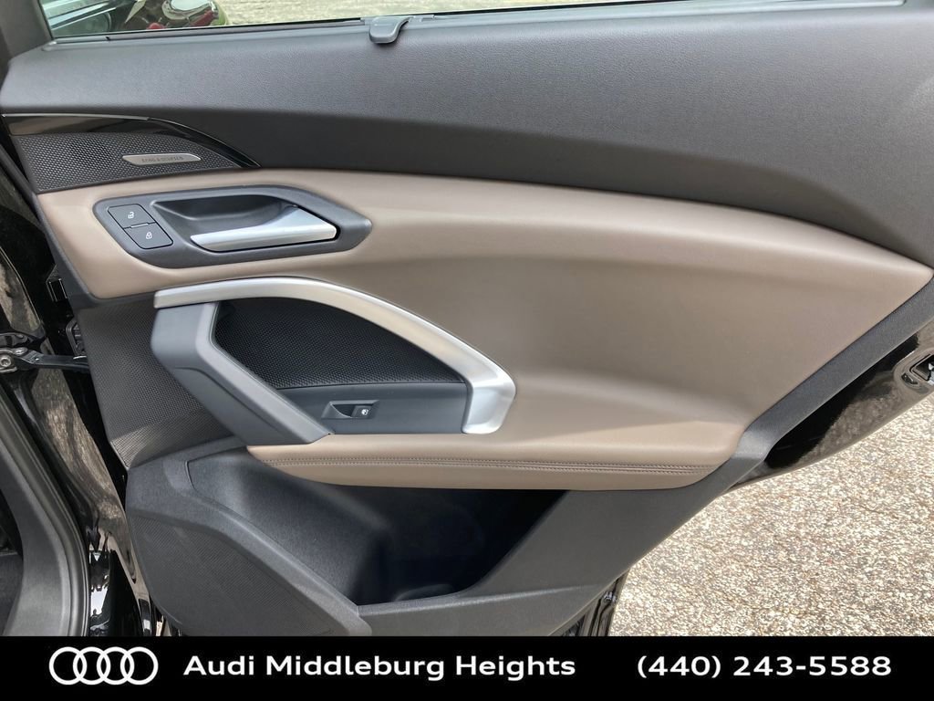 Used 2025 Audi Q5 Premium w/ Convenience Package image 26