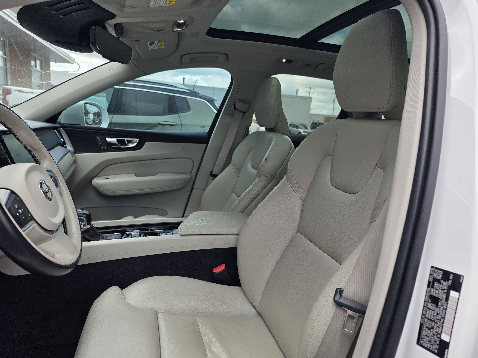 Used 2019 Volvo XC60 T5 Momentum w/ Premium Package AWD/4WD image 11