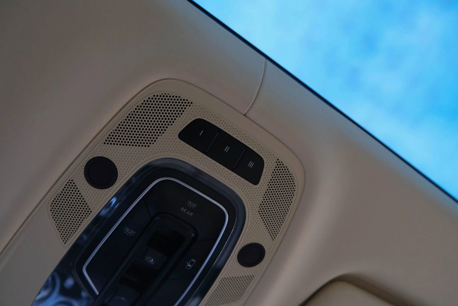 Used 2018 Bentley Bentayga image 47