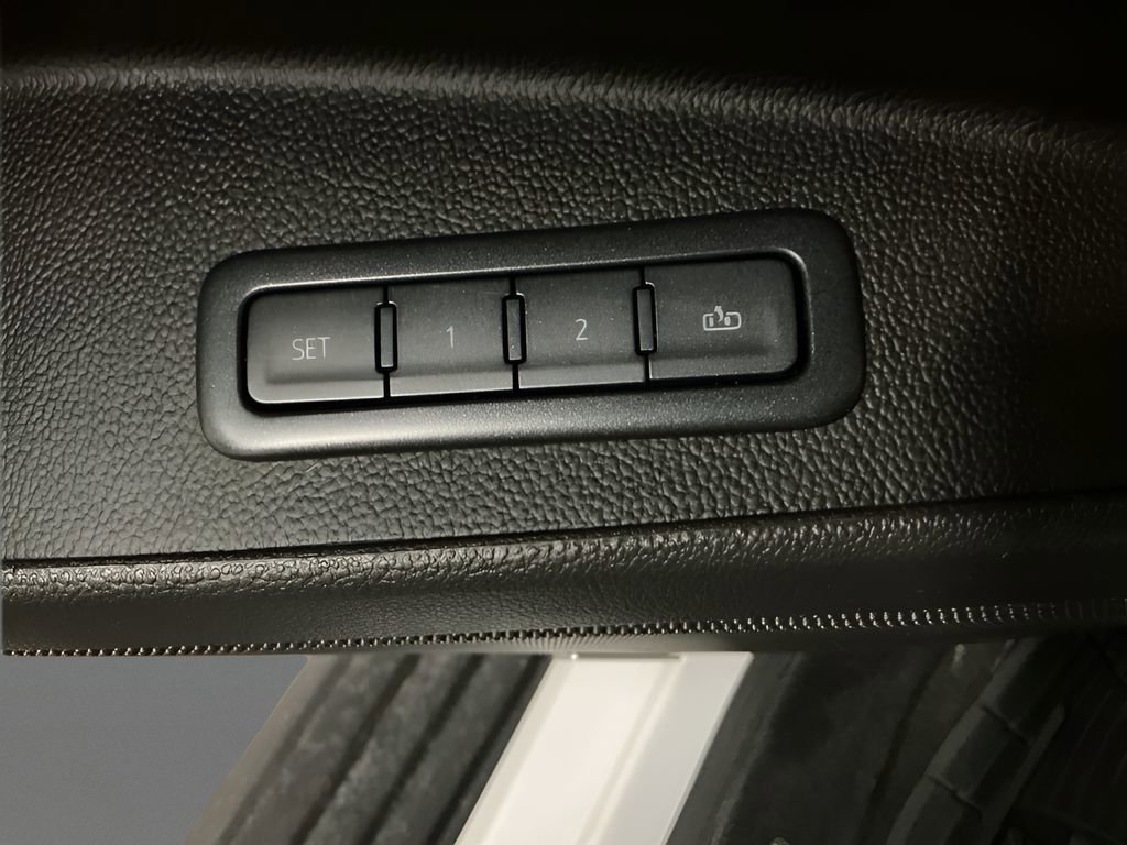 Used 2019 Chevrolet Suburban LT image 12