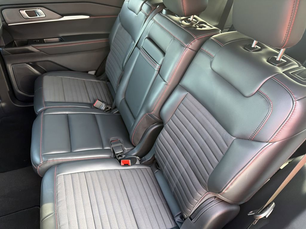 Certified 2025 Ford Explorer ST-Line w/ Premium Package image 17