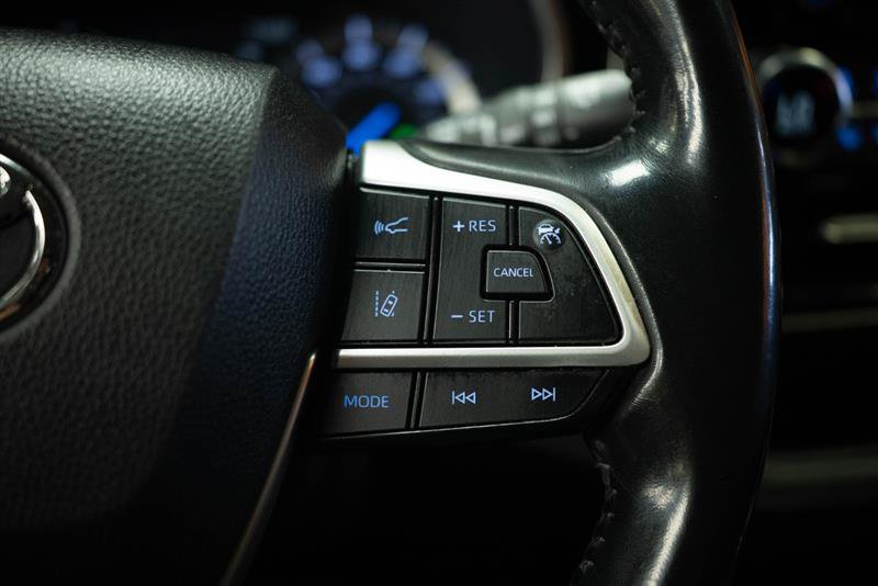 Used 2022 Toyota Highlander XLE FWD image 27