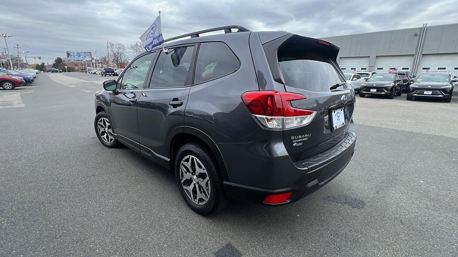 Used 2023 Subaru Forester Premium AWD/4WD image 5