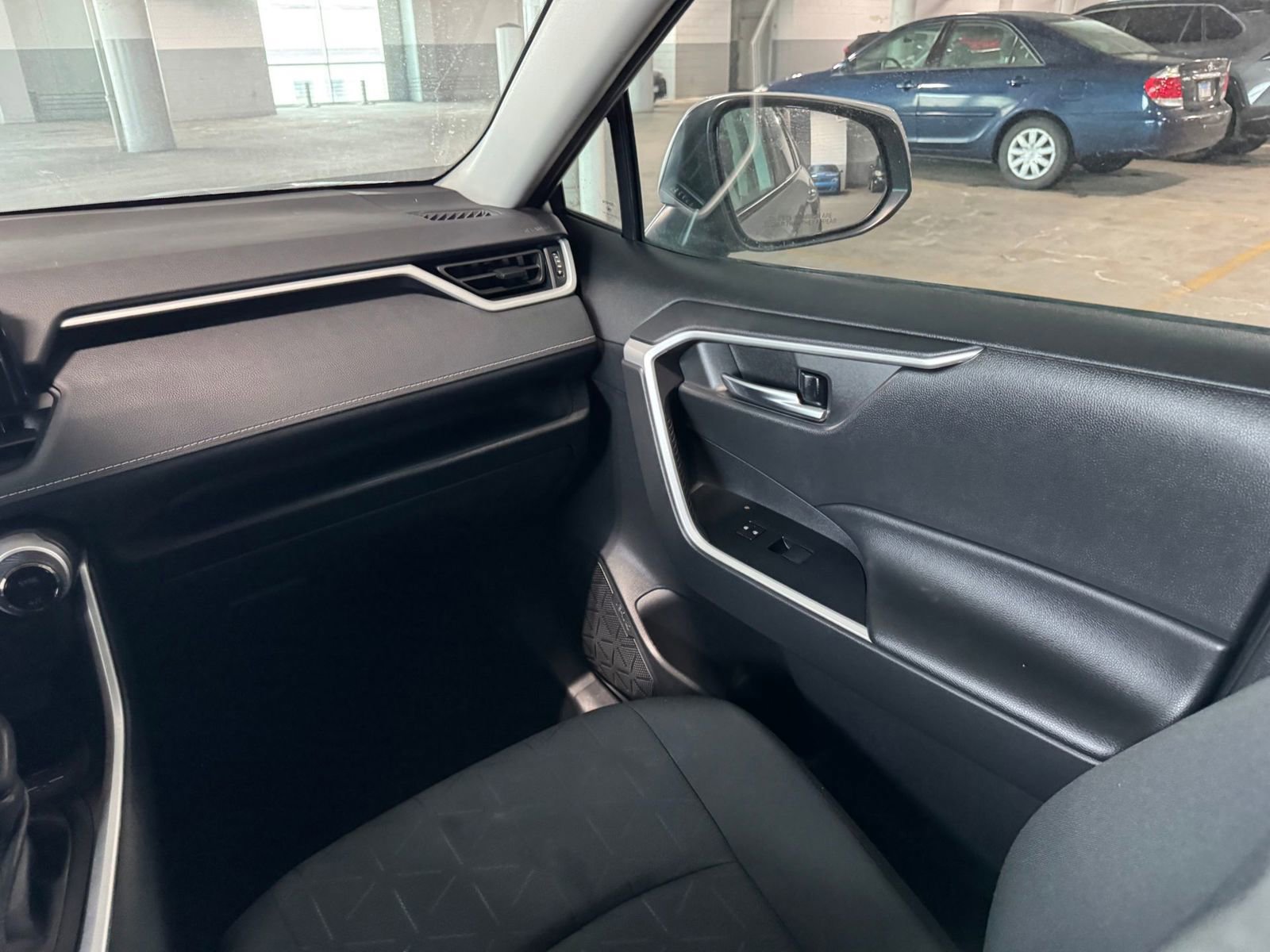 Used 2021 Toyota RAV4 XLE image 34