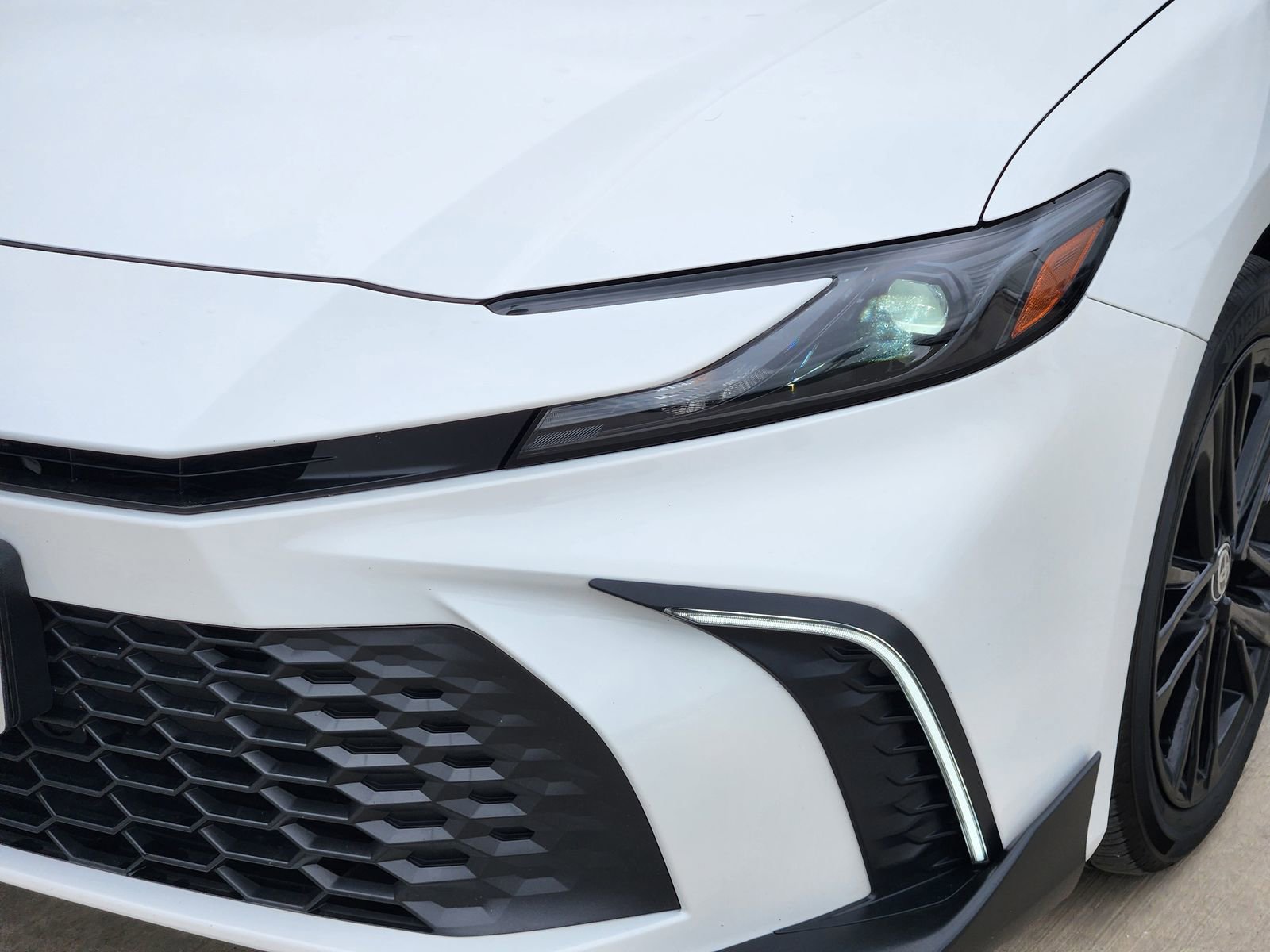 Used 2025 Toyota Camry SE w/ Convenience Package image 9