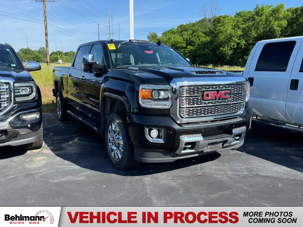 Used 2019 GMC Sierra 2500 Denali w/ Duramax Plus Package AWD/4WD image 1