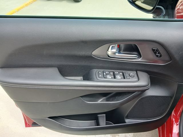 New 2026 Chrysler Pacifica Select AWD/4WD image 13