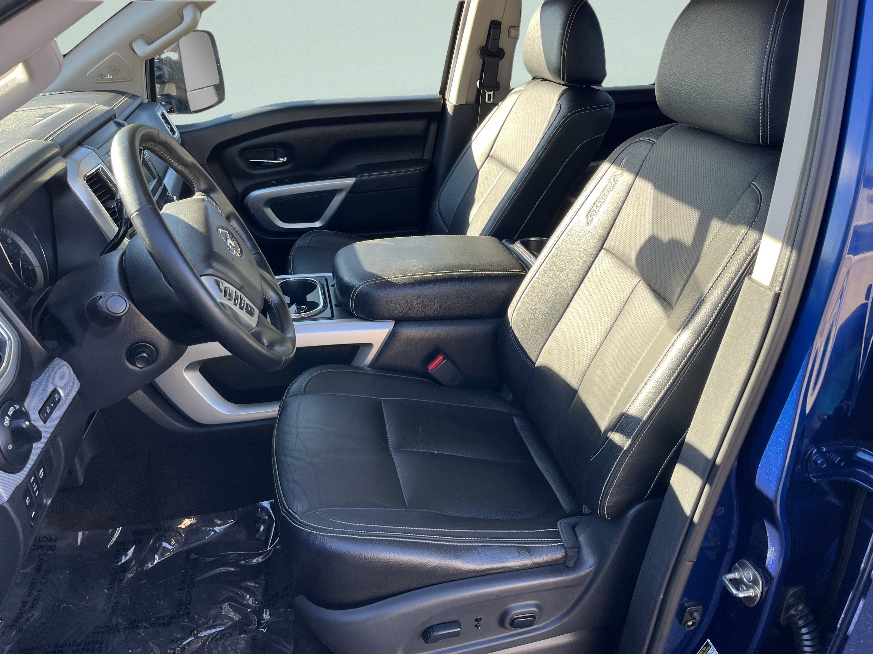 Used 2019 Nissan Titan PRO-4X w/ Pro-4x Convenience Package AWD/4WD image 11
