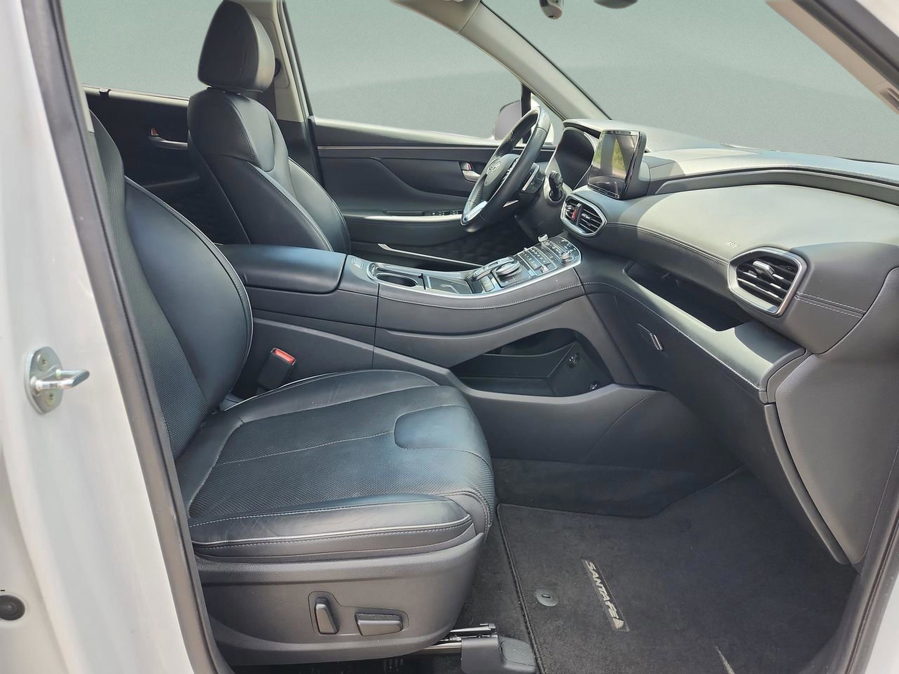 Used 2021 Hyundai Santa Fe SEL w/ Convenience + Premium Package FWD image 18