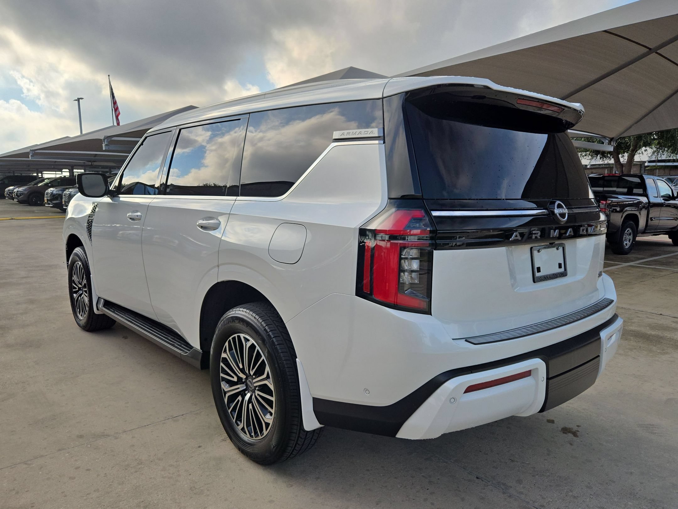 Used 2026 Nissan Armada SL w/ Captain's Chari Seat Package RWD image 5