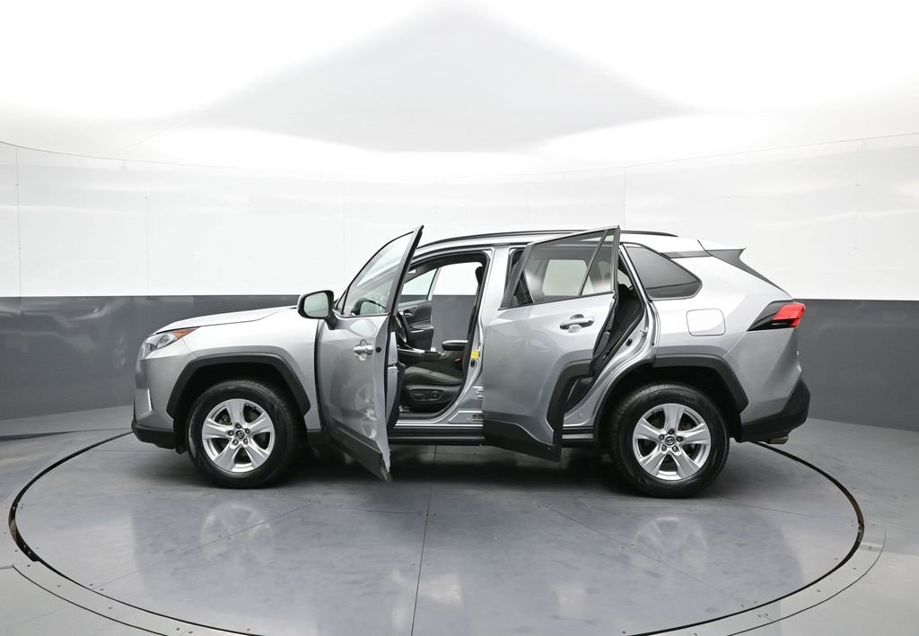 Used 2021 Toyota RAV4 XLE image 41