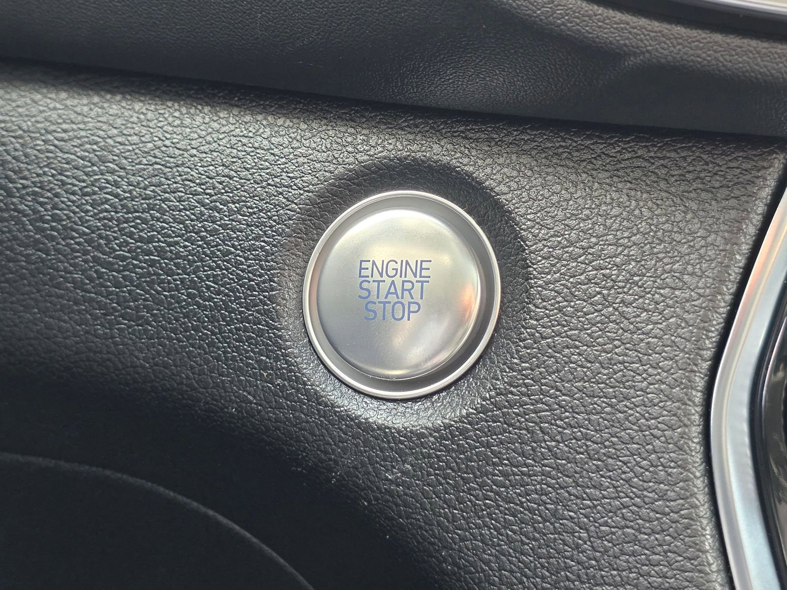 Used 2020 Hyundai Santa Fe Limited image 38