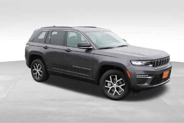 Certified 2024 Jeep Grand Cherokee Limited w/ Luxury Tech Group II AWD/4WD image 3