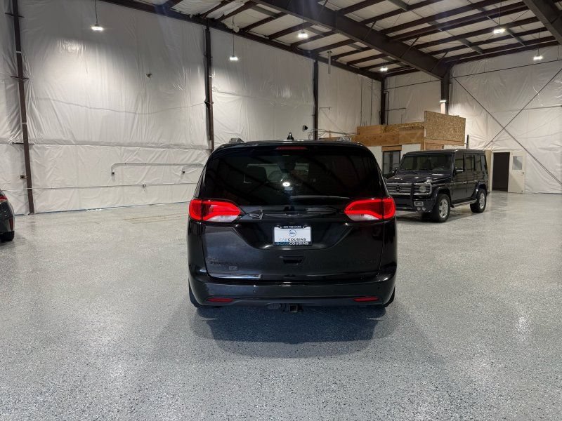 Used 2019 Chrysler Pacifica Limited FWD image 4