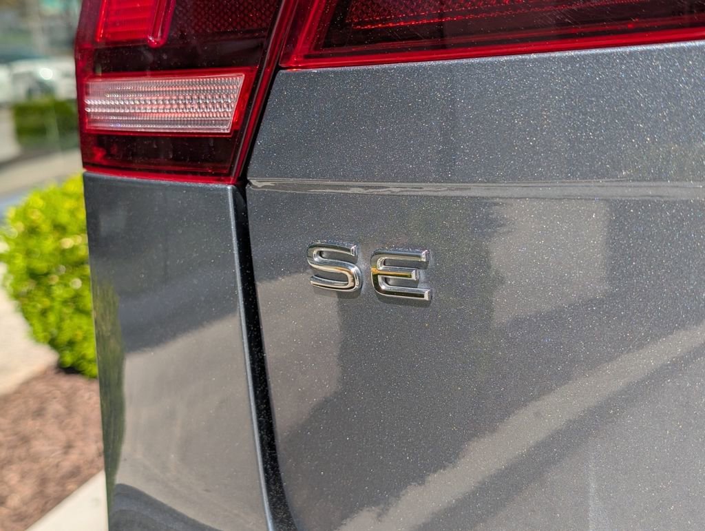 Used 2022 Volkswagen Tiguan SE R-Line image 33