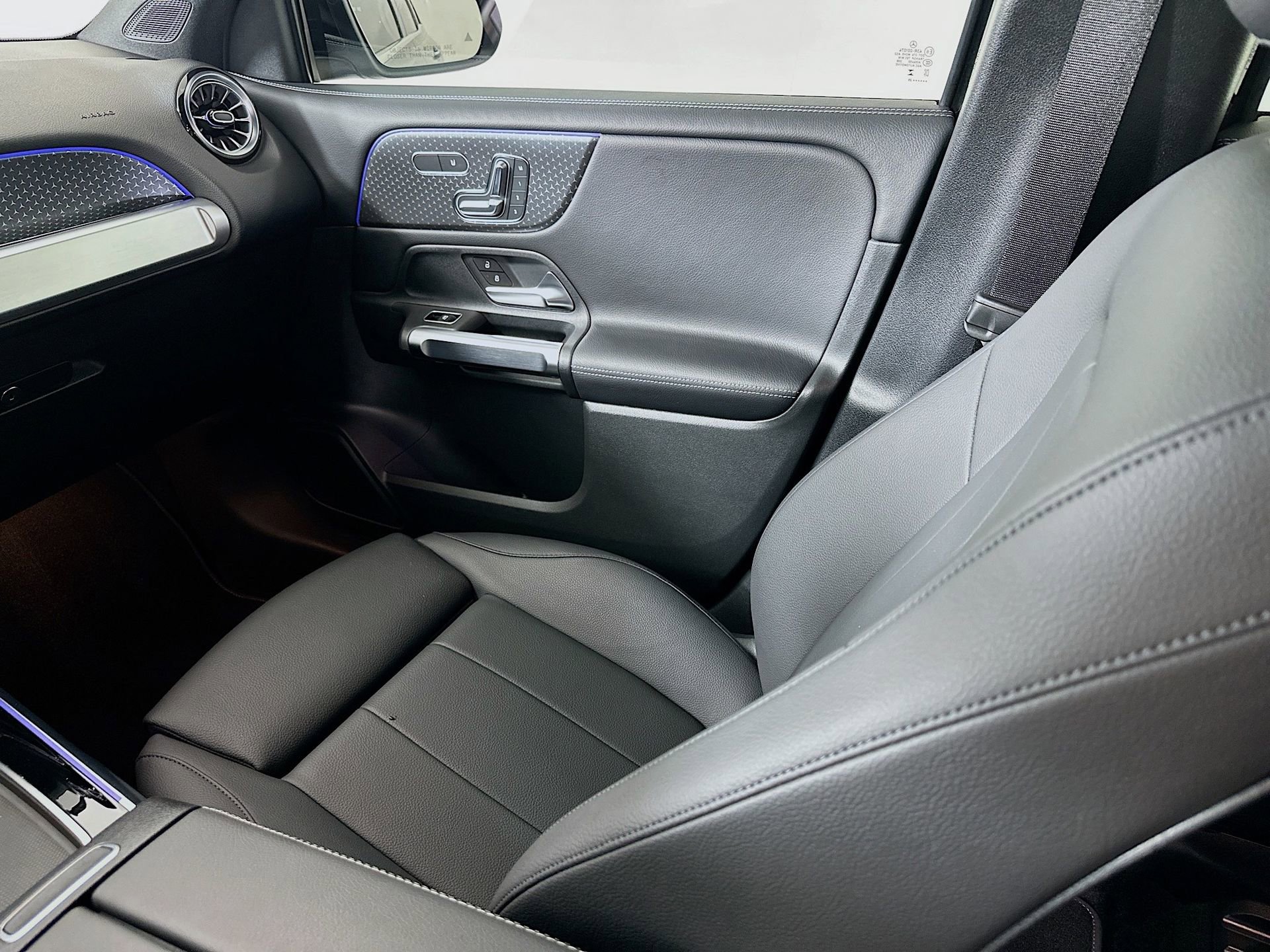 Certified 2025 Mercedes-Benz GLB 250 image 24