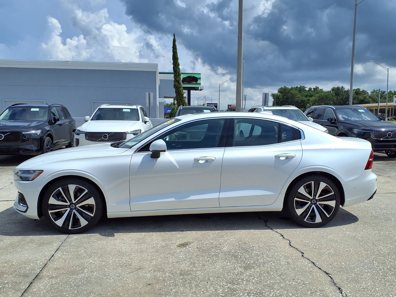 Certified 2023 Volvo S60 B5 Ultimate w/ Protection Package Premier FWD image 4