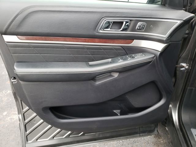 Used 2018 Ford Explorer Platinum image 19