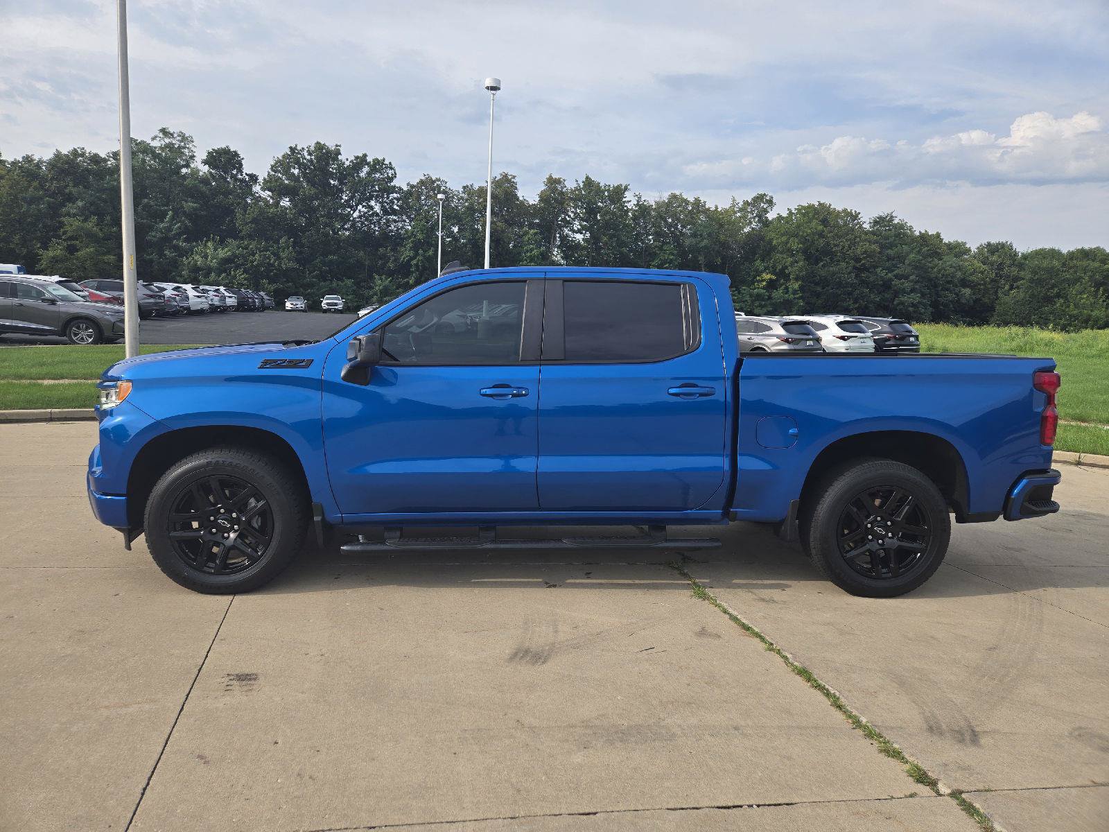 Used 2023 Chevrolet Silverado 1500 RST AWD/4WD image 5