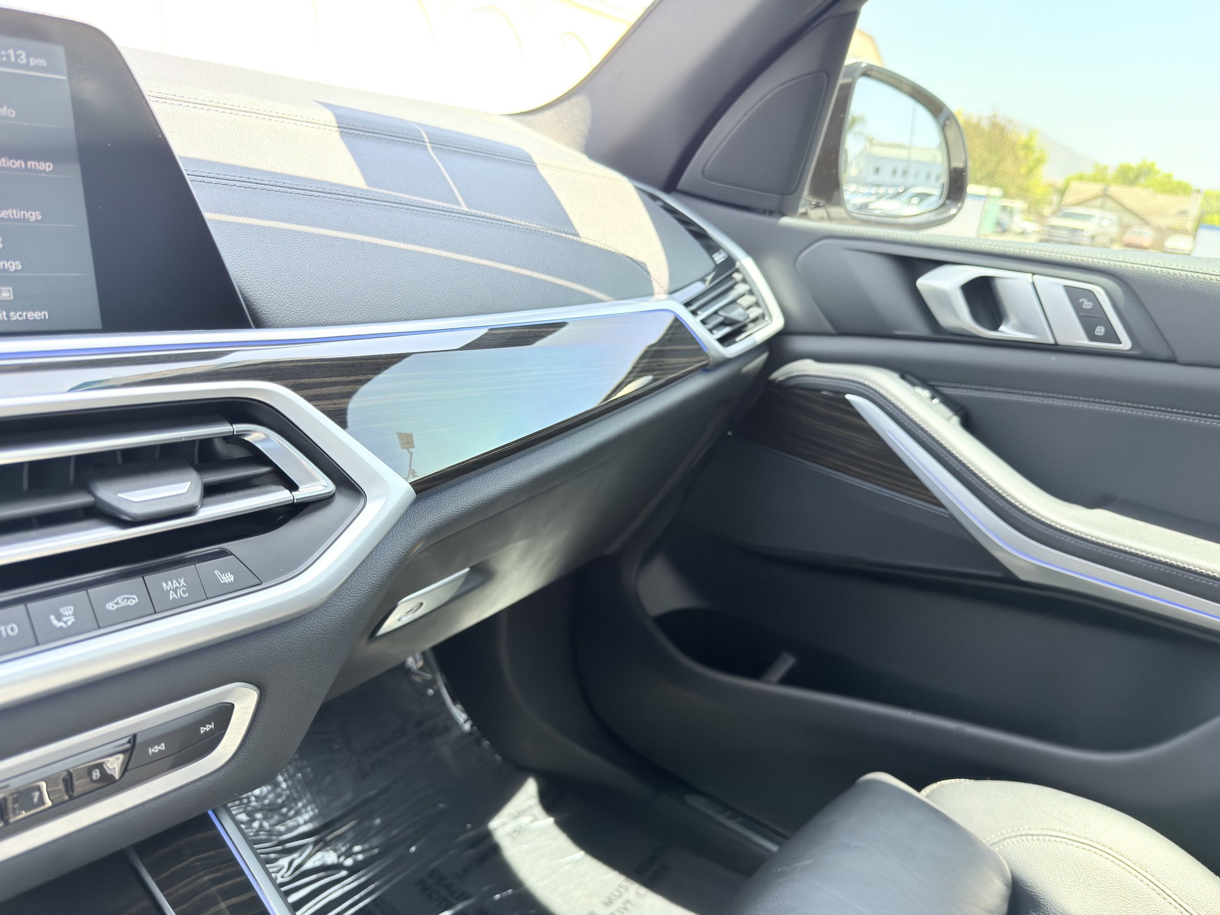 Used 2021 BMW X5 xDrive40i w/ M Sport Package AWD/4WD image 37