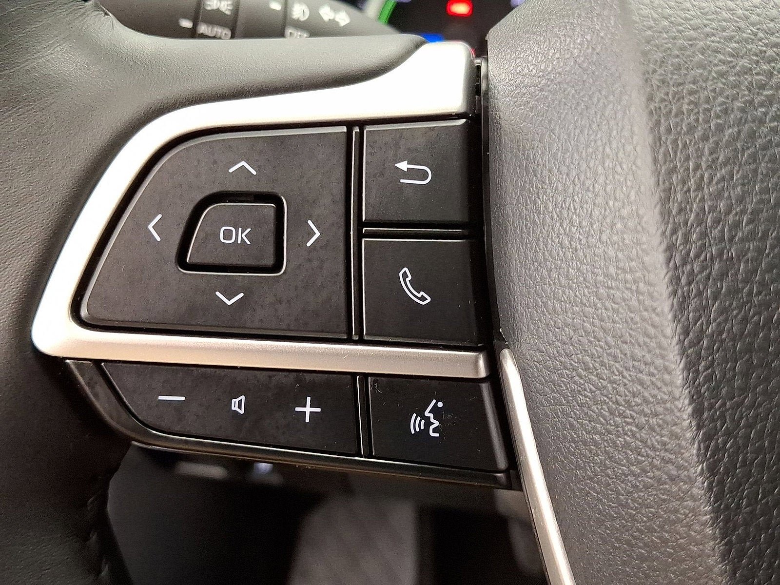 Certified 2024 Toyota Highlander XLE AWD/4WD image 17