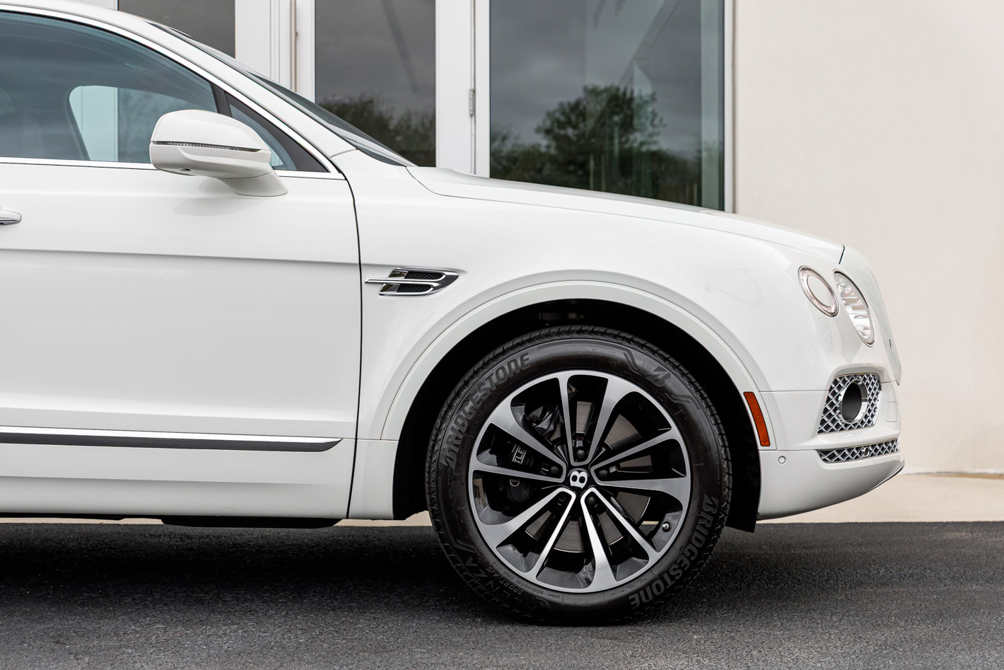 Used 2018 Bentley Bentayga Onyx Edition image 6