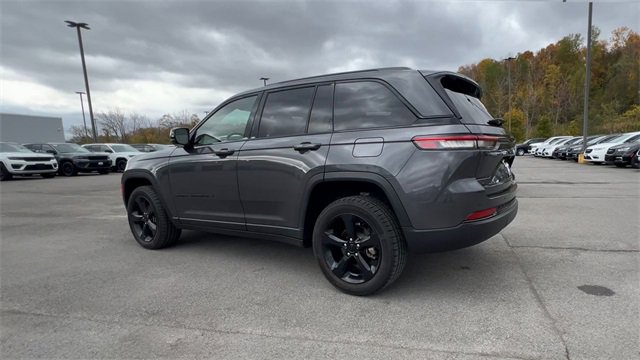 Used 2023 Jeep Grand Cherokee Altitude image 6